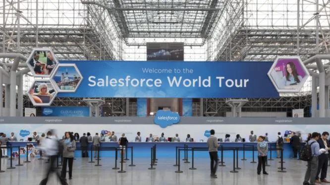 Tailoring user experiences across devices using headless e-commerce Tailoring user experiences across devices using headless e-commerce